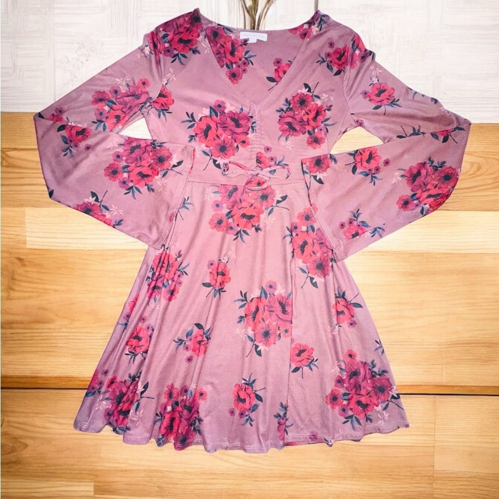 Socialite Women's Harper Bell Sleeve Plunging Ruched Cutout Dress Size Small EUC